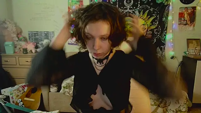 Snapshot of Lil_foxxx chatting on 09-26-25, 11:39 Lil foxxx online show from 09-26-25, 11:39