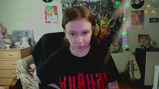 Snapshot of Lil_foxxx chatting on 09-10-25, 10:36 Lil foxxx online show from 09-10-25, 10:36
