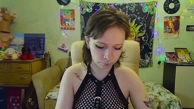 Snapshot of Lil_foxxx chatting on 03-20-25, 02:32 Lil foxxx online show from 03-20-25, 02:32