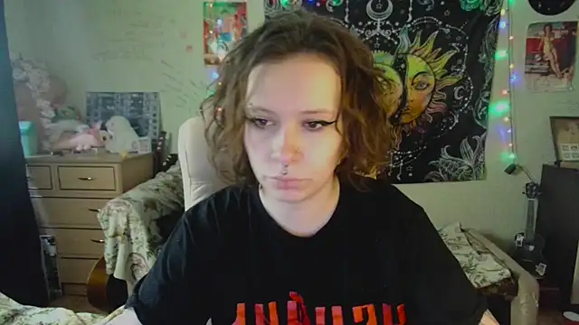 Snapshot of Lil_foxxx chatting on 10-07-25, 10:16 Lil foxxx online show from 10-07-25, 10:16