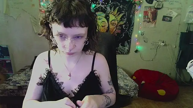 Snapshot of Lil_foxxx chatting on 07-26-26, 12:45 Lil foxxx online show from 07-26-26, 12:45