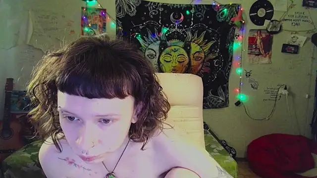 Snapshot of Lil_foxxx chatting on 06-22-26, 09:39 Lil foxxx online show from 06-22-26, 09:39