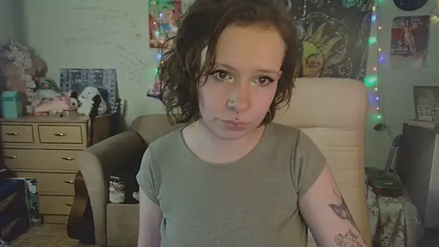Snapshot of Lil_foxxx chatting on 10-01-25, 12:53 Lil foxxx online show from 10-01-25, 12:53