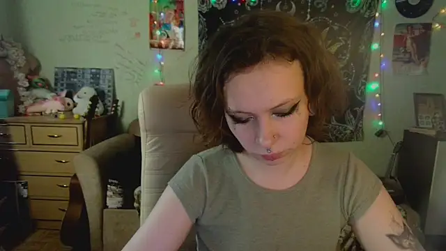Snapshot of Lil_foxxx chatting on 10-02-25, 11:02 Lil foxxx online show from 10-02-25, 11:02