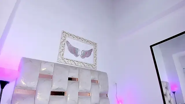 Lola Blondie online show from 12-22-25, 12:38