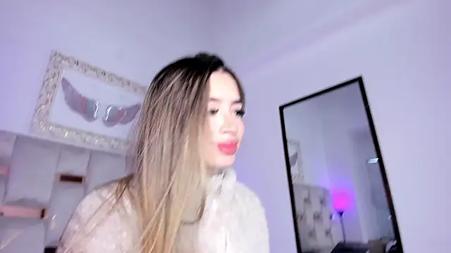 Lola Blondie online show from 12-19-25, 12:29