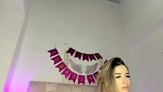 Lola Blondie online show from 12-16-25, 12:31