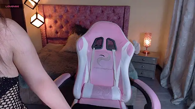 sweet  thang online show from 10-30-25, 05:06