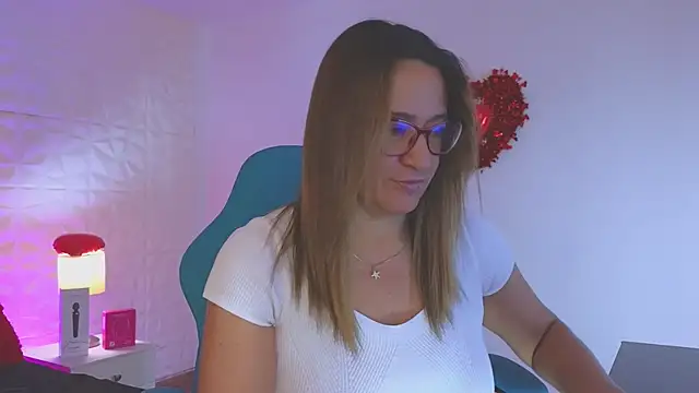 Snapshot of weet_Evans___ chatting on 02-10-26, 03:27 weet Evans online show from 02-10-26, 03:27