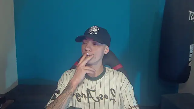 Snapshot of Burperking420_ chatting on 10-17-25, 07:15 Burperking420 online show from 10-17-25, 07:15