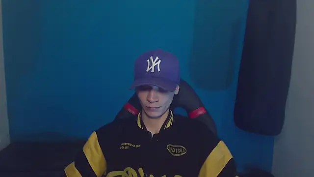 Snapshot of Burperking420_ chatting on 03-19-25, 09:48 Burperking420 online show from 03-19-25, 09:48