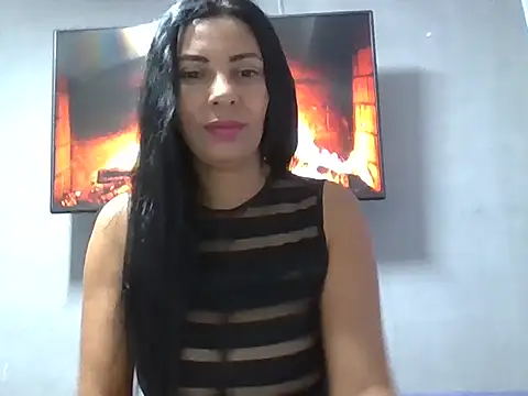 Snapshot of DaphneRosses chatting on 09-10-25, 02:05 DaphneRosses online show from 09-10-25, 02:05