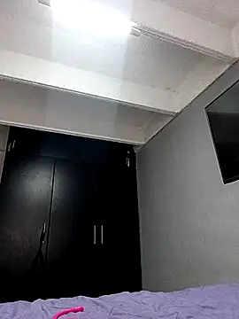 Snapshot of DaphneRosses chatting on 09-29-25, 01:50 DaphneRosses online show from 09-29-25, 01:50