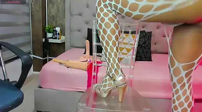 Snapshot of goldilockss15 chatting on 03-15-25, 06:47 goldilockss15 online show from 03-15-25, 06:47