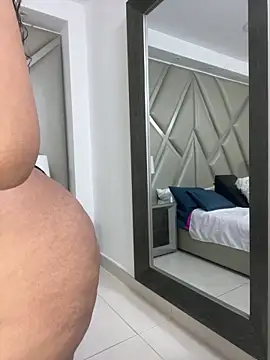 AlesiaCooper online show from 12-21-25, 12:07