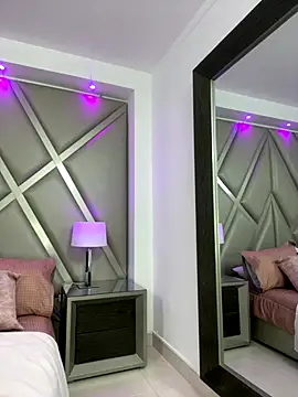 AlesiaCooper online show from 11-19-25, 08:20