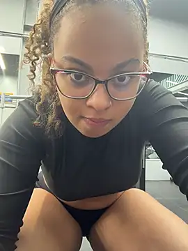 AlesiaCooper online show from 07-18-26, 04:21