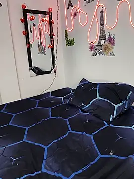 bella warzon online show from 09-23-25, 02:40