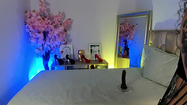 naia xo online show from 11-15-25, 05:17