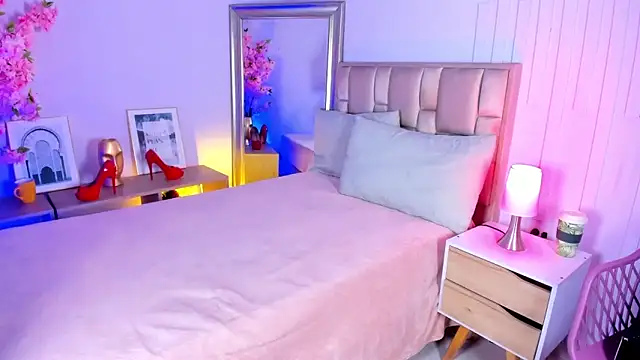 naia xo online show from 12-19-25, 06:21