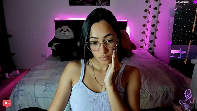 Snapshot of Vickysth chatting on 03-10-25, 09:29 Vickysth online show from 03-10-25, 09:29
