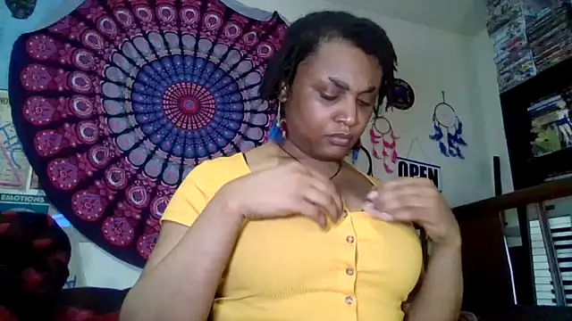 Snapshot of GardeniaFields chatting on 05-12-26, 05:04 GardeniaFields online show from 05-12-26, 05:04