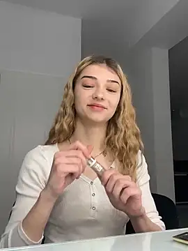 Snapshot of Barbie69Doll chatting on 03-10-25, 05:33 Barbie69Doll online show from 03-10-25, 05:33