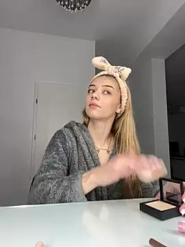 Snapshot of Barbie69Doll chatting on 03-17-25, 06:07 Barbie69Doll online show from 03-17-25, 06:07