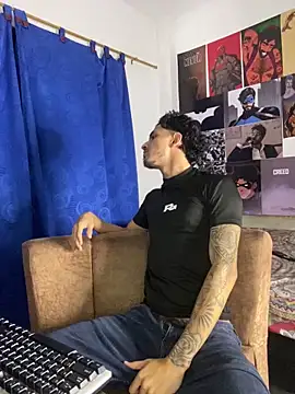 Snapshot of Zayn_kane chatting on 10-21-25, 03:39 Zayn kane online show from 10-21-25, 03:39