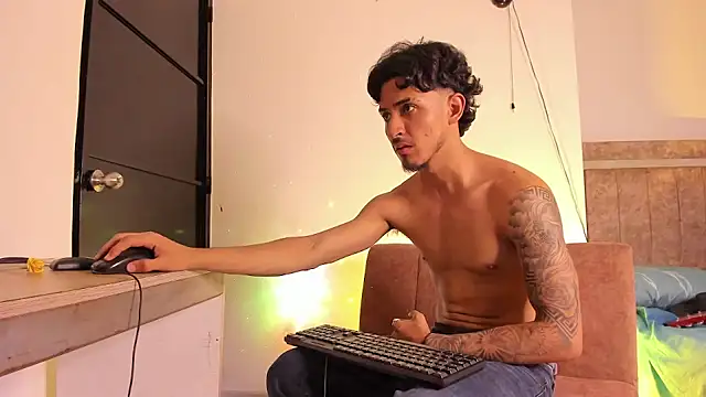 Snapshot of Zayn_kane chatting on 10-05-25, 07:26 Zayn kane online show from 10-05-25, 07:26
