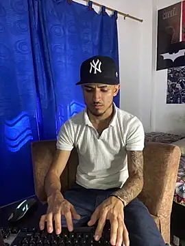 Snapshot of Zayn_kane chatting on 09-28-25, 07:21 Zayn kane online show from 09-28-25, 07:21