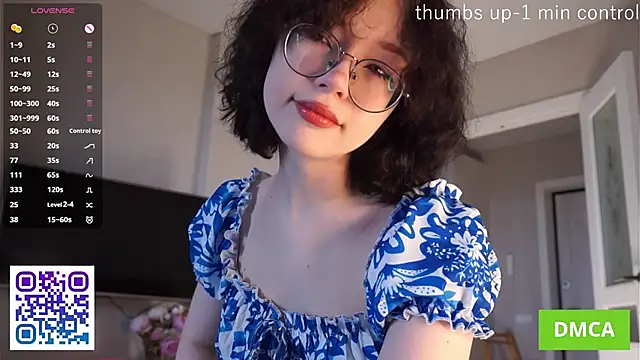Snapshot of JodyHeap chatting on 06-11-26, 05:59 JodyHeap online show from 06-11-26, 05:59