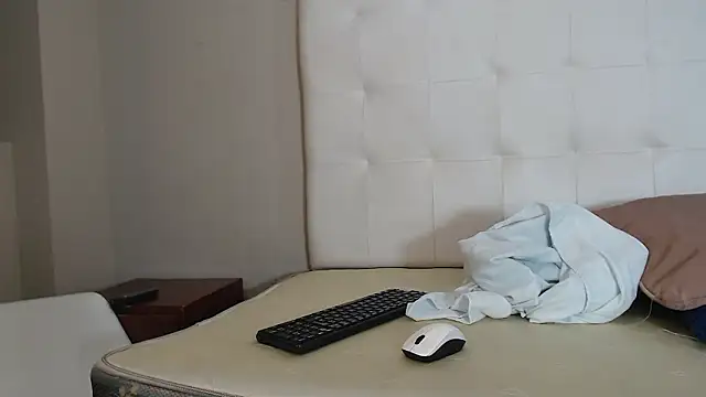 willow smitt online show from 01-12-26, 12:12