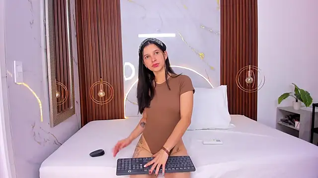 lucianasmith  online show from 03-12-26, 08:02