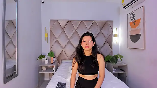 lucianasmith  online show from 03-13-25, 12:24