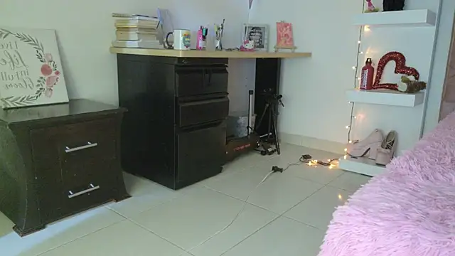 Snapshot of eva_sin18 chatting on 04-21-26, 01:42 eva sin18 online show from 04-21-26, 01:42