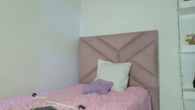 Snapshot of eva_sin18 chatting on 05-06-26, 11:42 eva sin18 online show from 05-06-26, 11:42