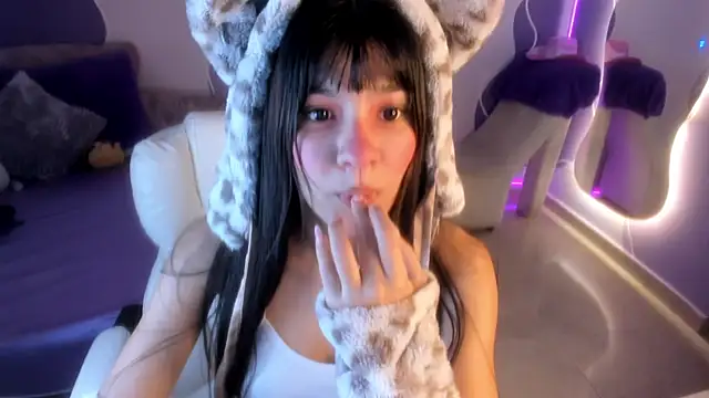 auroracute02 online show from 12-01-25, 01:23