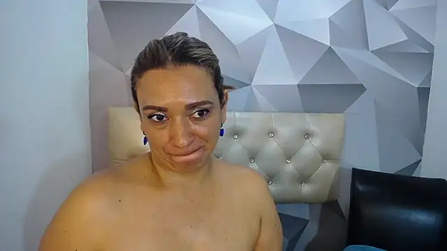 Milf-Prettyboobs online show from 12-14-25, 10:48