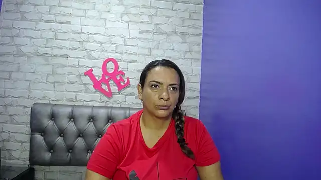 Snapshot of Milf-Prettyboobs chatting on 05-07-26, 05:16 Milf-Prettyboobs online show from 05-07-26, 05:16