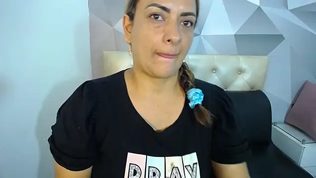 Milf-Prettyboobs online show from 01-06-26, 10:52