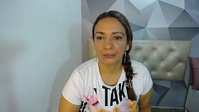 Milf-Prettyboobs online show from 12-03-25, 10:58