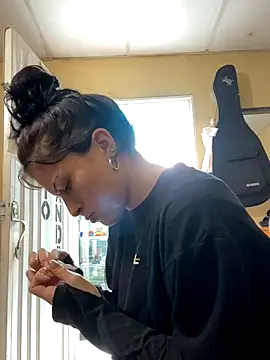 Snapshot of val_zx chatting on 09-29-25, 06:13 val zx online show from 09-29-25, 06:13