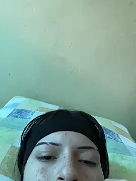 Snapshot of val_zx chatting on 03-21-25, 04:40 val zx online show from 03-21-25, 04:40