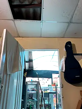 Snapshot of val_zx chatting on 09-08-25, 09:03 val zx online show from 09-08-25, 09:03