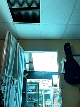 Snapshot of val_zx chatting on 09-13-25, 03:45 val zx online show from 09-13-25, 03:45