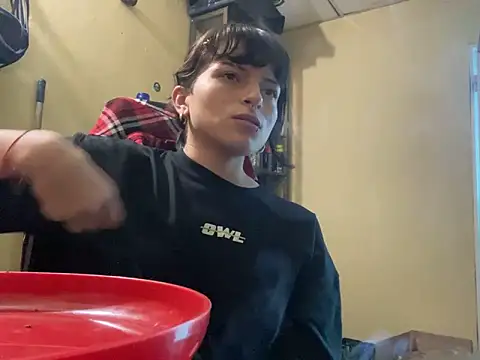 Snapshot of val_zx chatting on 03-17-25, 09:13 val zx online show from 03-17-25, 09:13