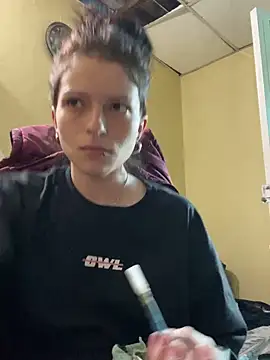 Snapshot of val_zx chatting on 10-15-25, 06:16 val zx online show from 10-15-25, 06:16