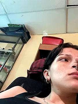 Snapshot of val_zx chatting on 10-10-25, 05:47 val zx online show from 10-10-25, 05:47