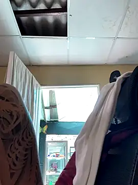 Snapshot of val_zx chatting on 09-16-25, 05:14 val zx online show from 09-16-25, 05:14